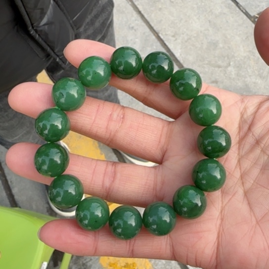 和田玉手链未镶嵌卡14阳绿，小点