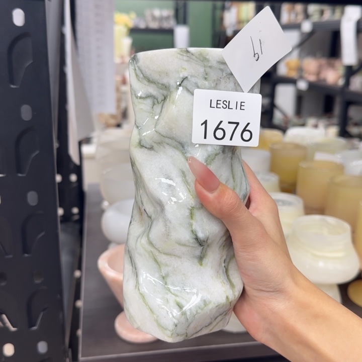 X1676.                花瓶