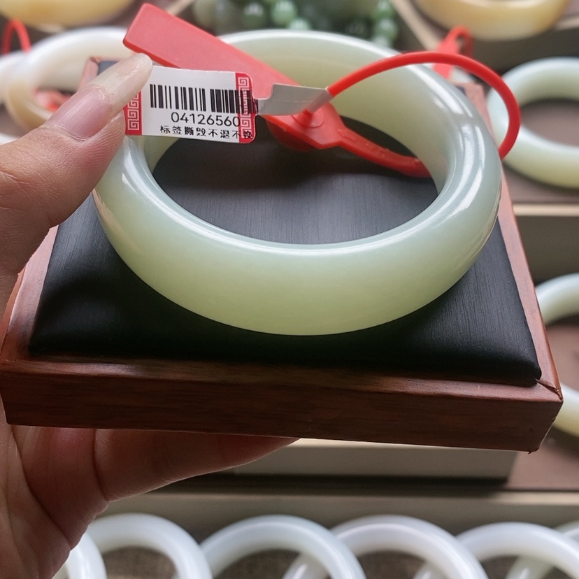 【闪购商品】未镶嵌手镯和田玉