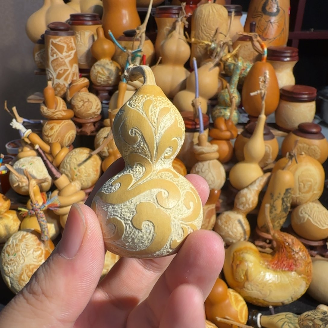 有机玻璃祥云纹雕刻