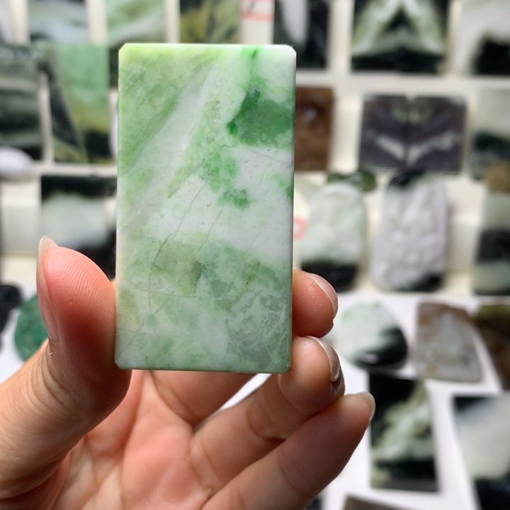 独山玉未镶嵌颈饰