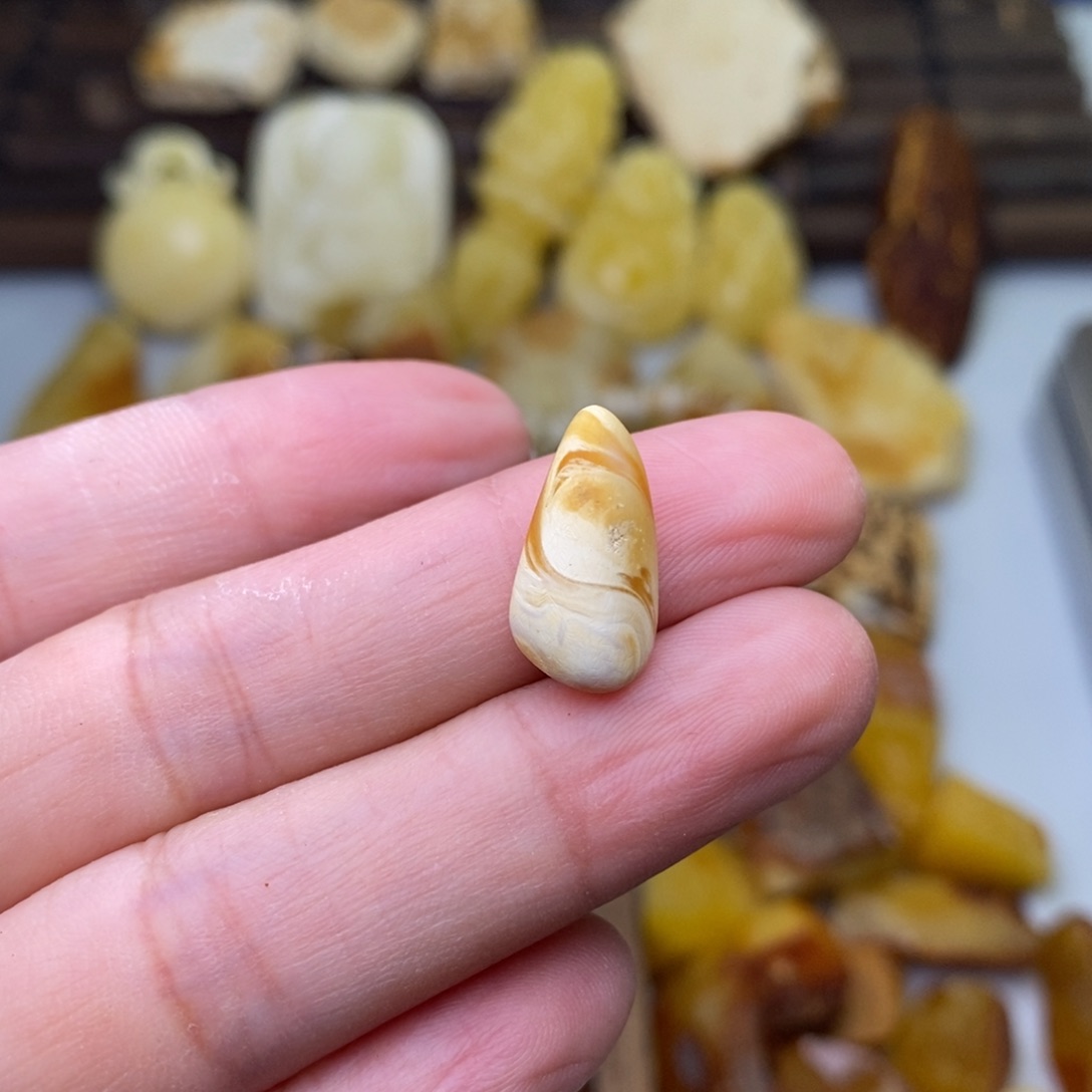 定制琥珀天然蜜蜡乌料