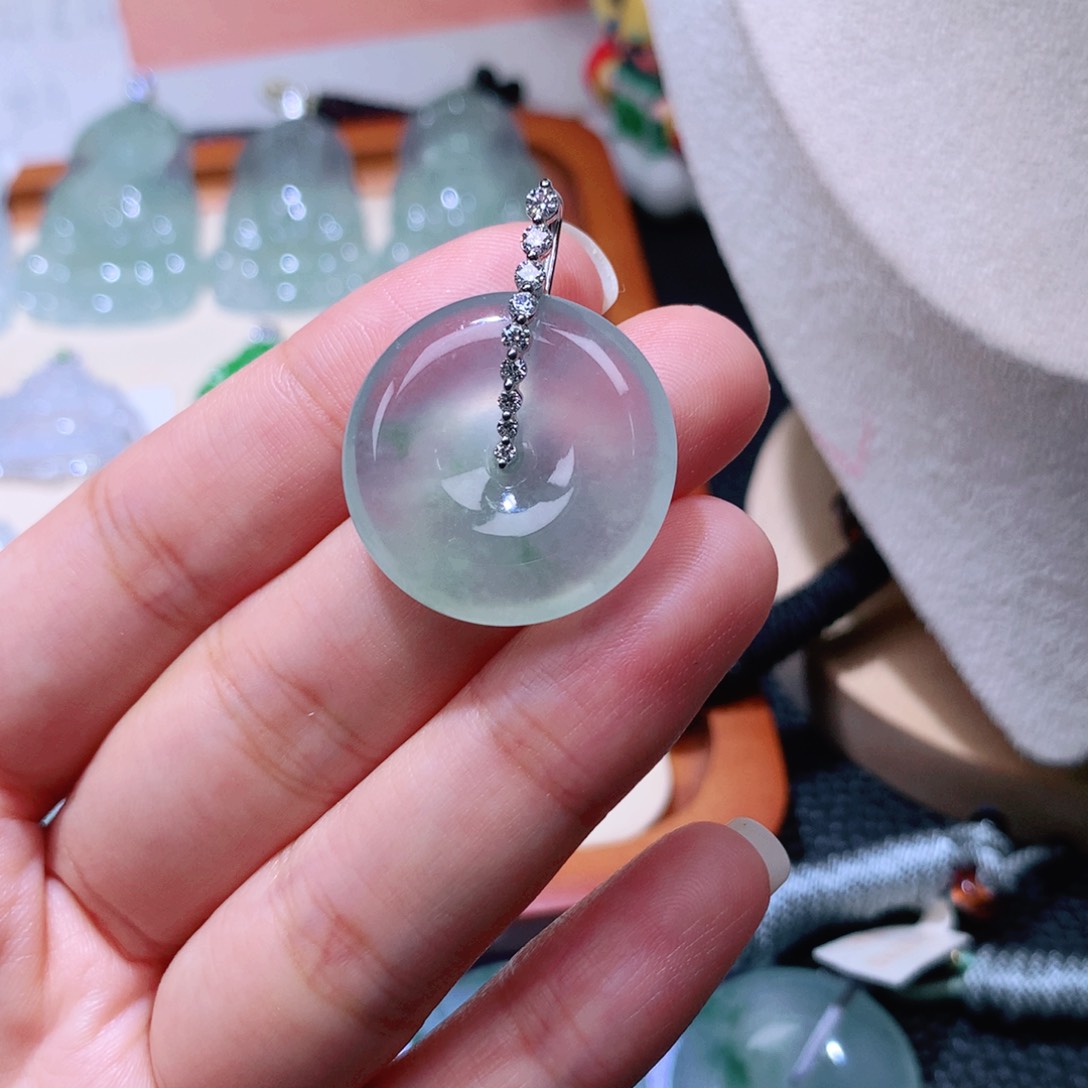 颈饰18K金镶嵌翡翠扣子25.2*5.6