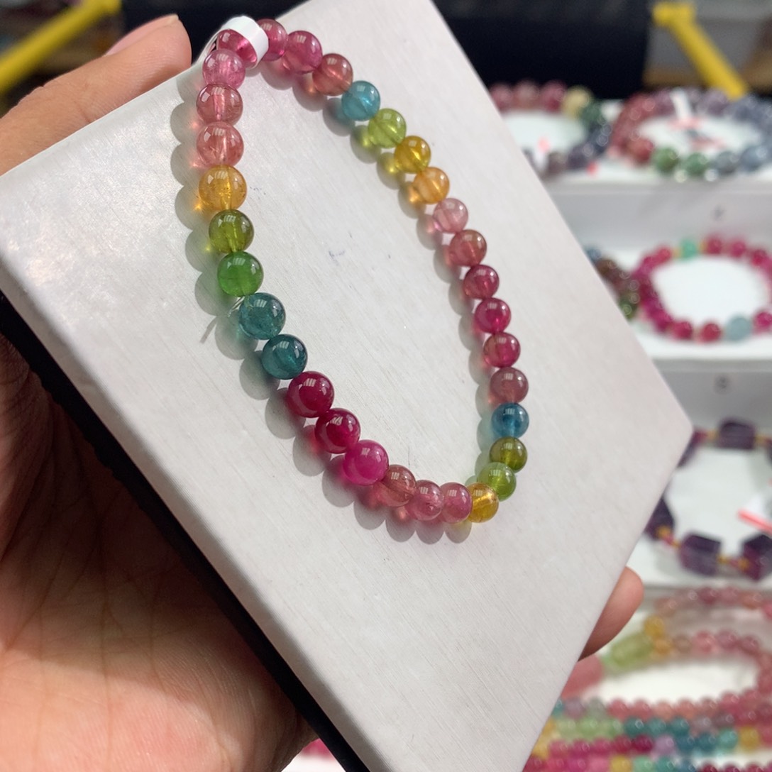 碧玺手链未镶嵌        5.8mm。  