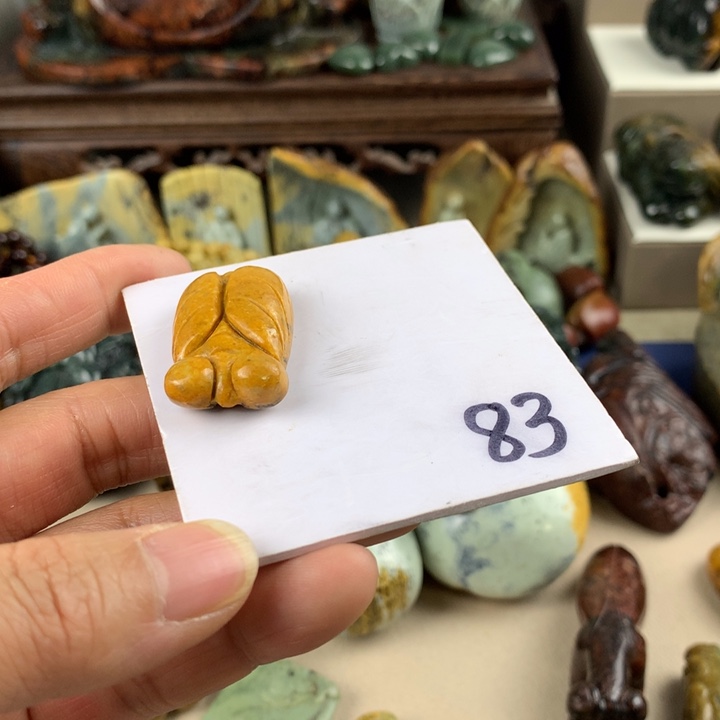 岫岩河磨玉（透闪石质玉）挂件有瑕未镶嵌