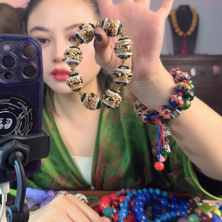 玻璃颈饰用****1老琉璃的故事是一个故事一个