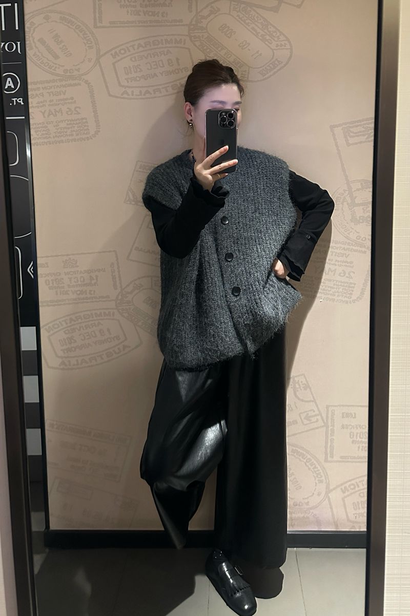 2025新款欧货纯色高级感显瘦灰色毛衣马甲女士百搭休闲