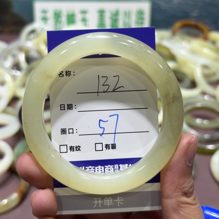 未镶嵌岫玉手镯天然