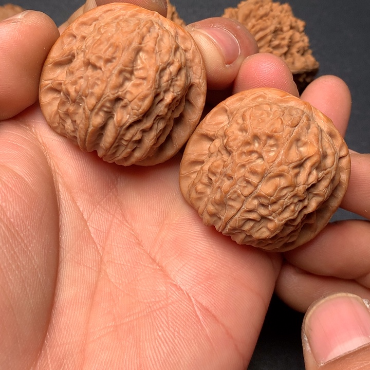 文玩核桃把件38血麒麟950