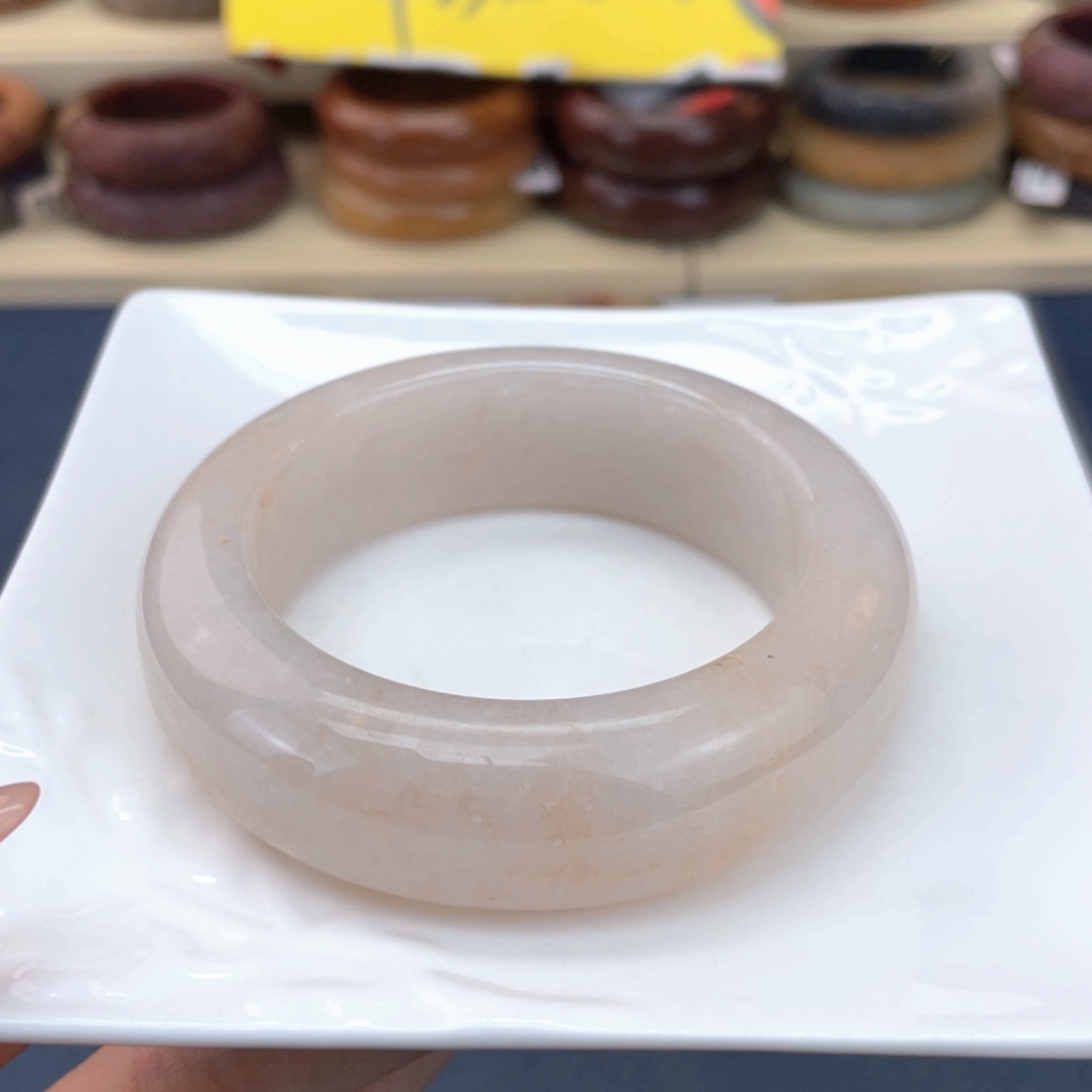 【闪购商品】石英质玉手镯未镶嵌