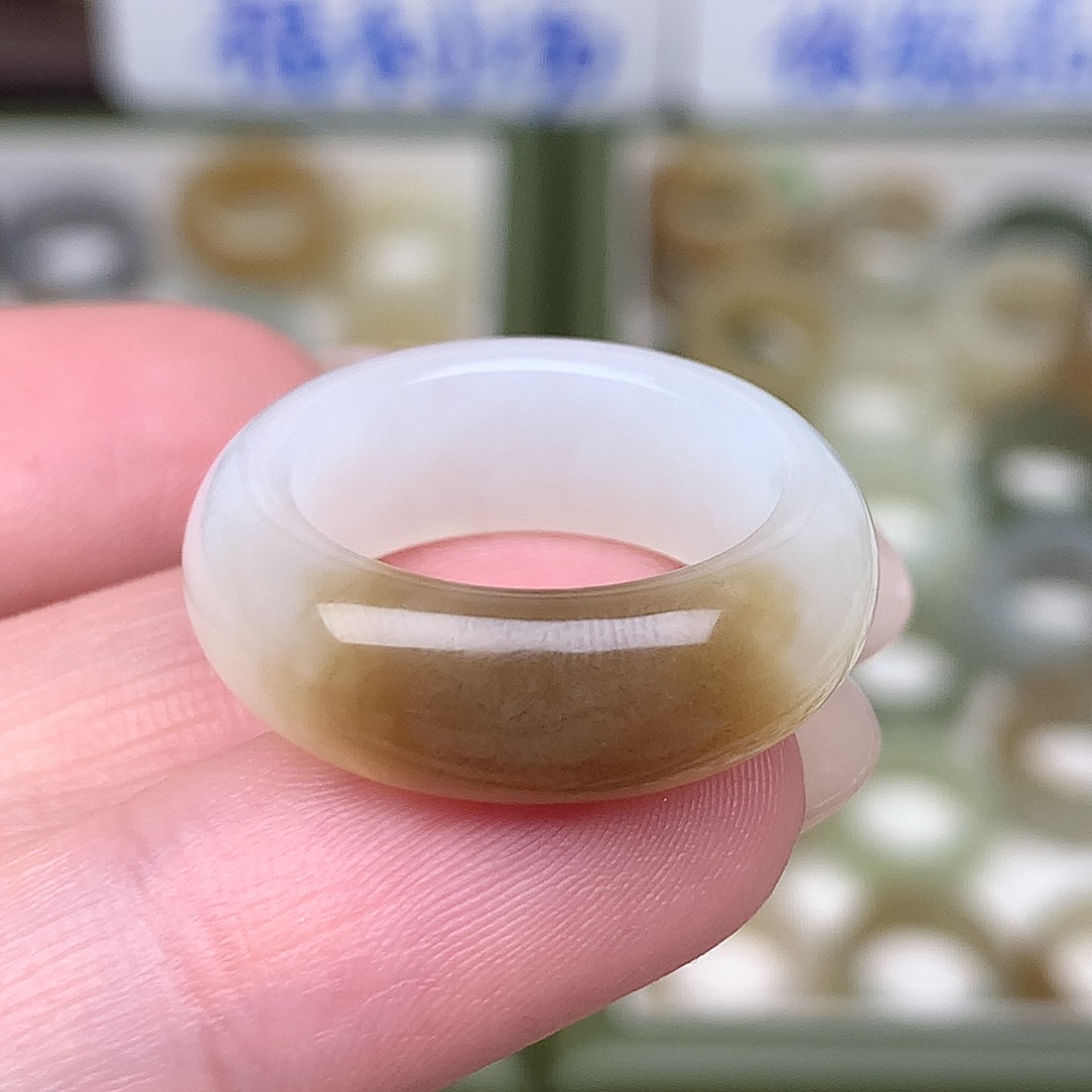 未镶嵌戒指和田玉