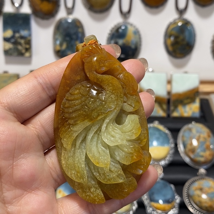 蛇纹石玉未镶嵌颈饰