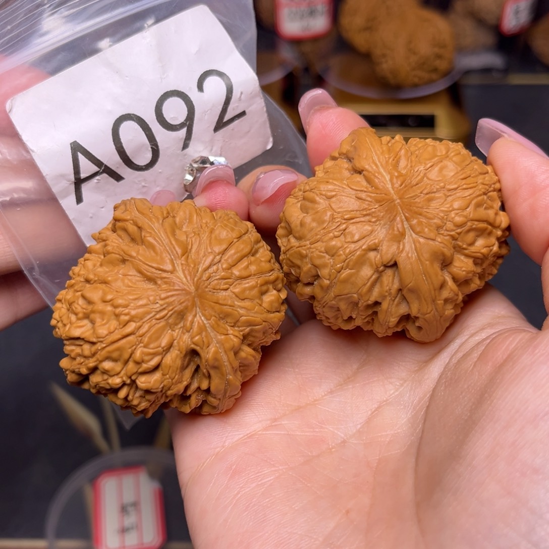 文玩核桃吊坠和尚头47