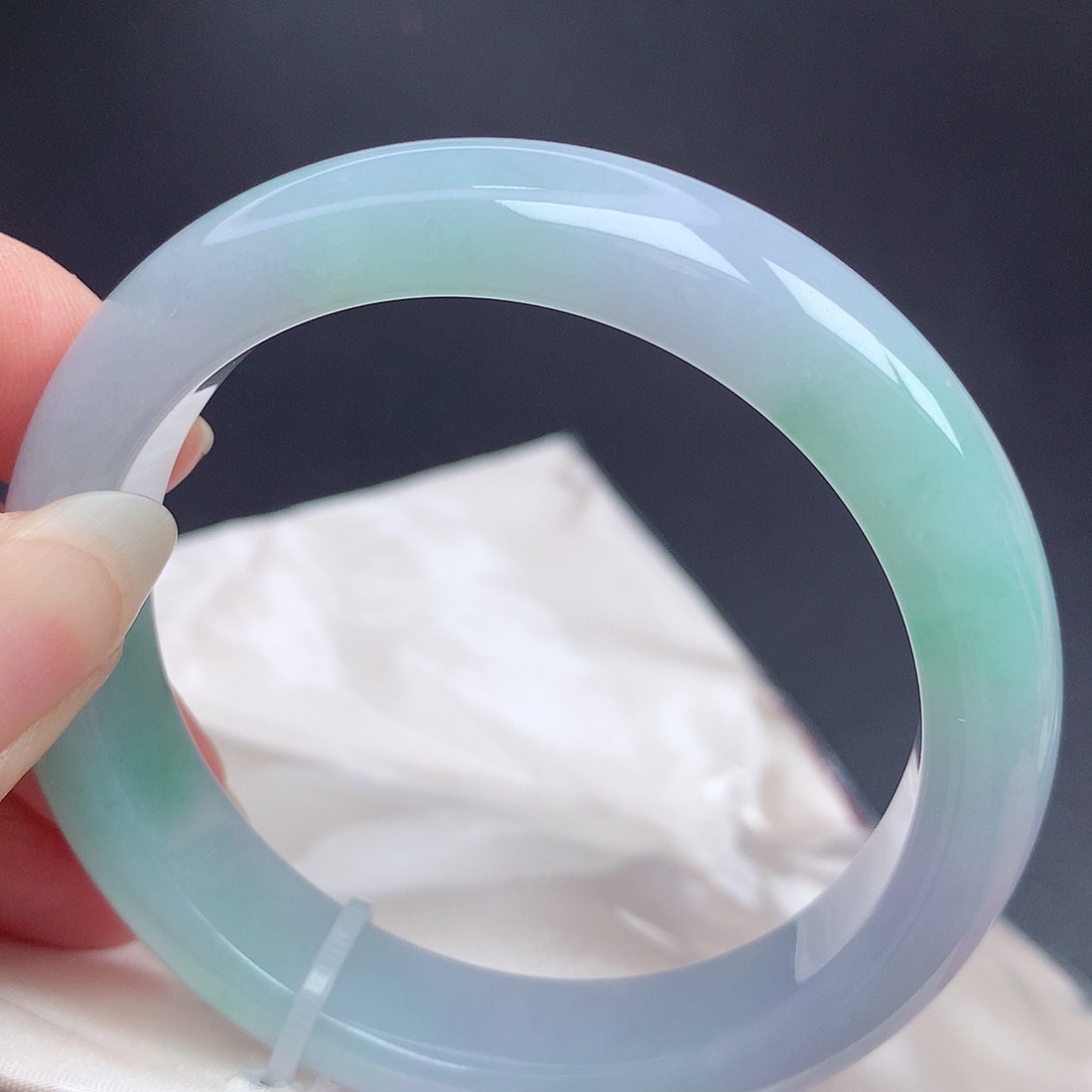 翡翠手镯未镶嵌56圈口