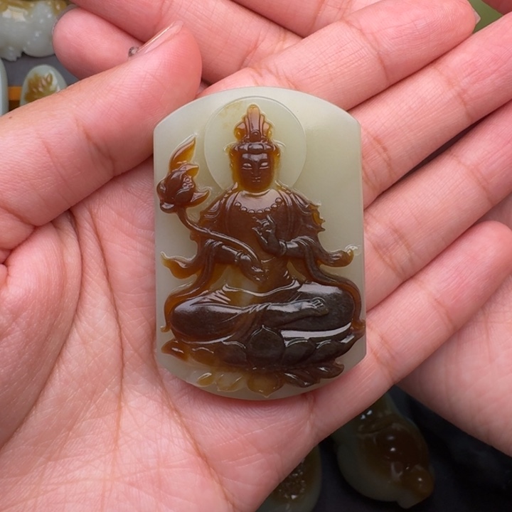 和田玉颈饰未镶嵌广**品