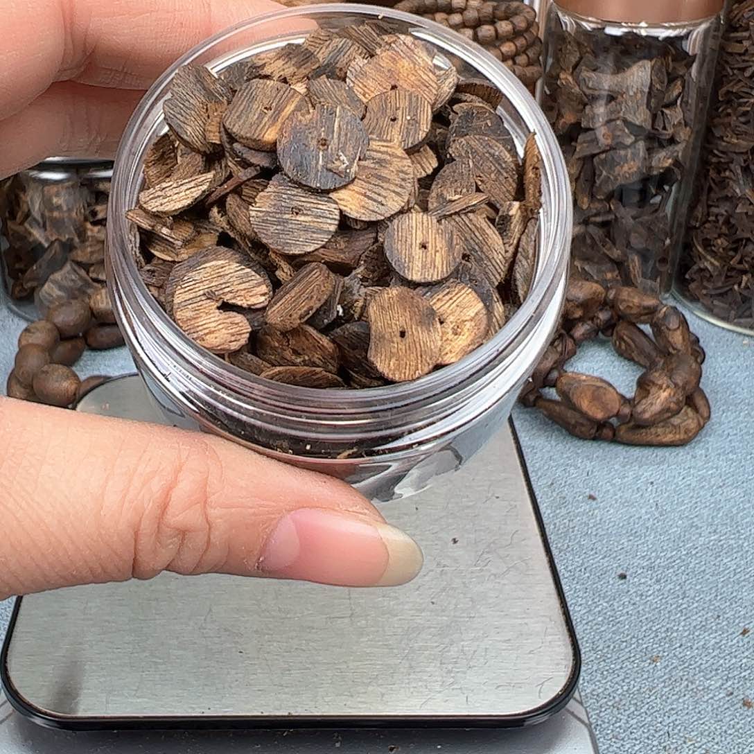 沉香木手把件奇楠白棋片片珠碎块30克