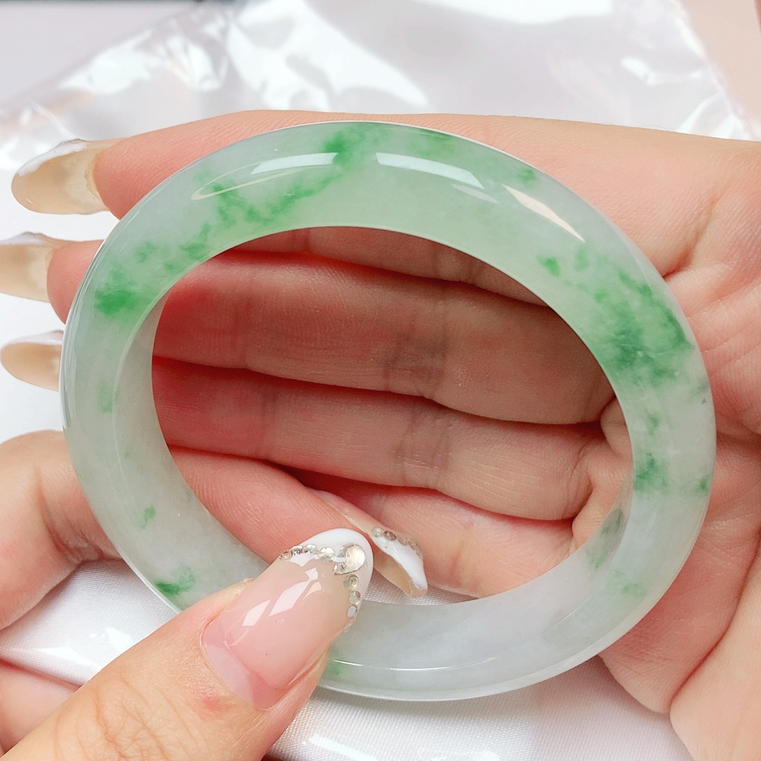 翡翠手镯未镶嵌抖音731