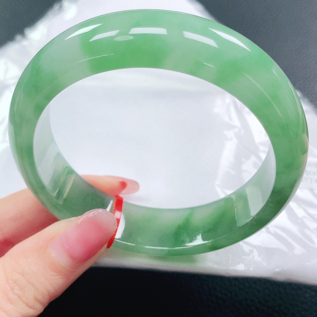 翡翠手镯未镶嵌58圈