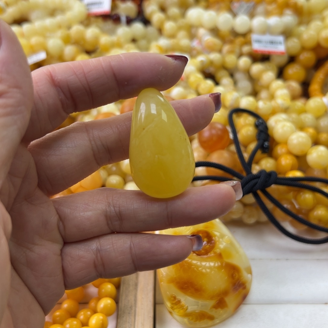 琥珀珠宝奇石未镶嵌