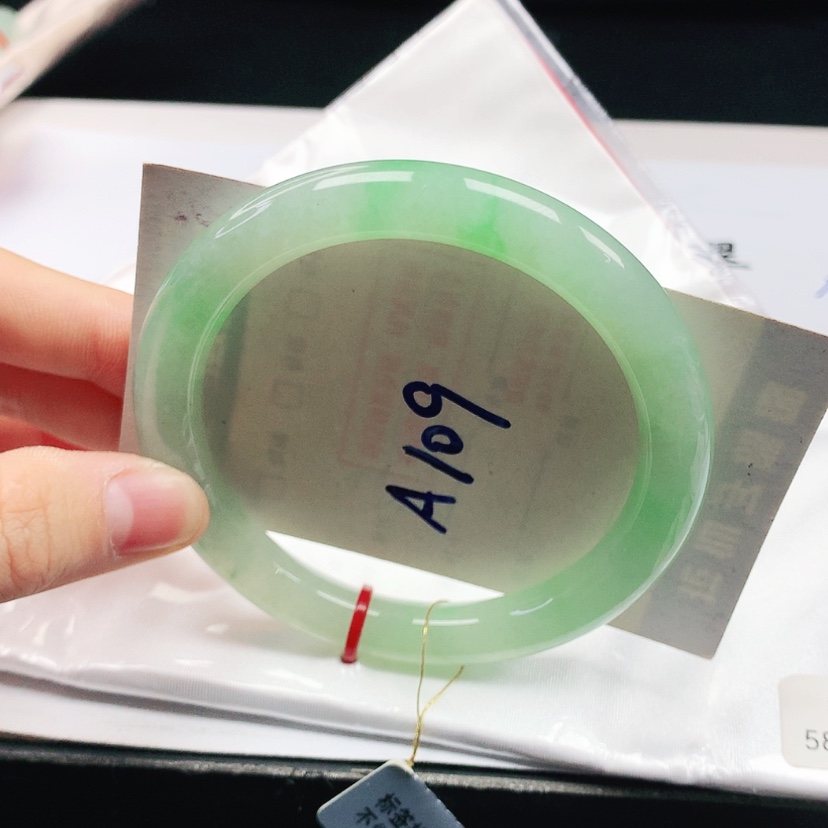 【闪购商品】翡翠手镯（圆镯）未镶嵌阿*天然缅甸a货手镯58+