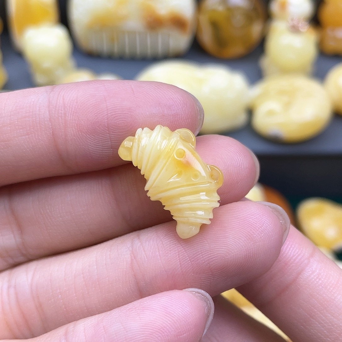 琥珀裸石未镶嵌蜜蜡