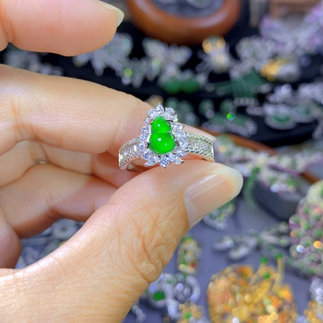 翡翠颈饰银S925镶嵌天然翡翠