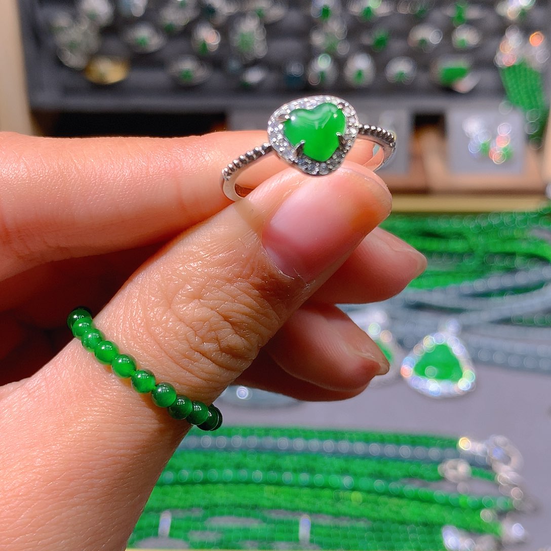 翡翠戒指未镶嵌天然翡翠