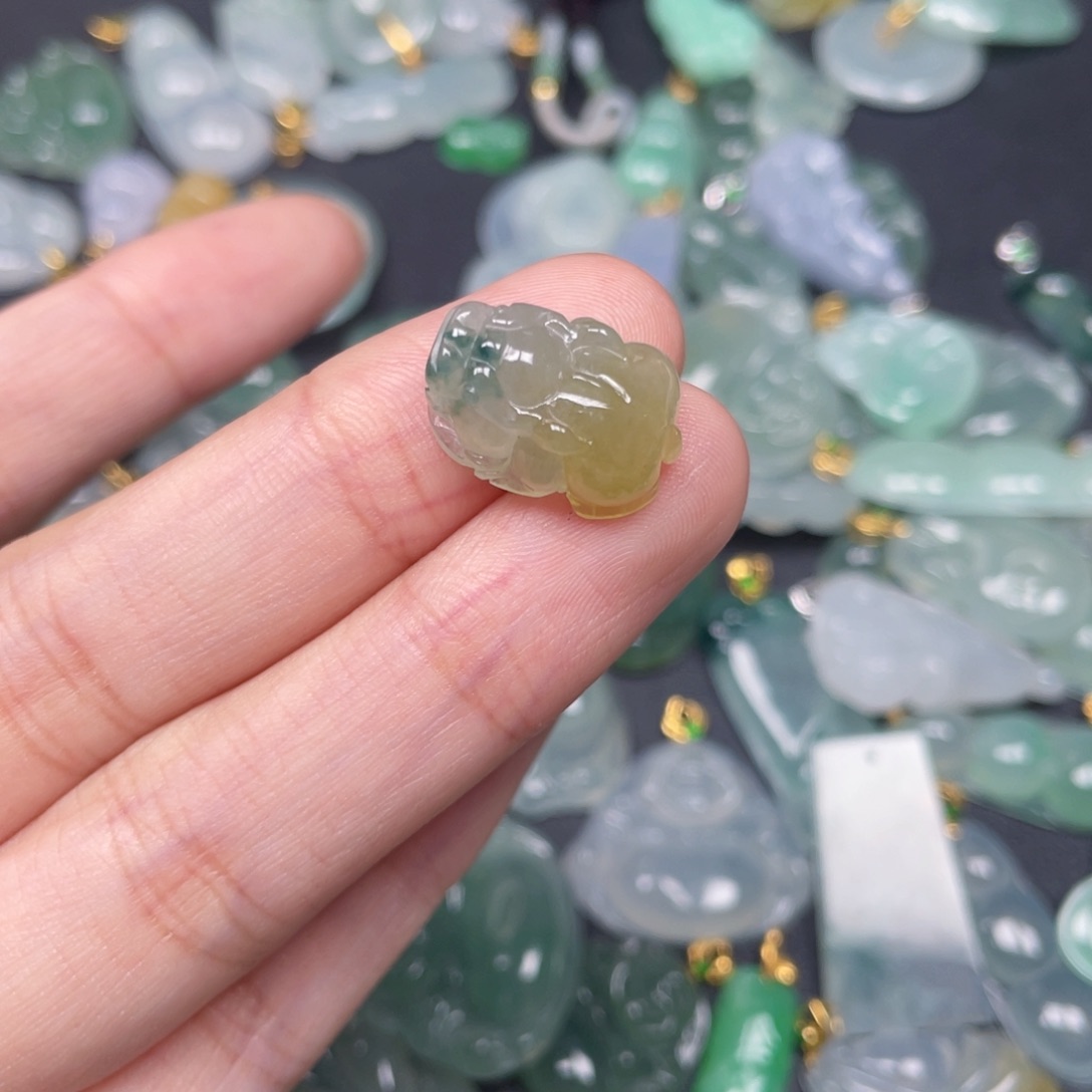 翡翠颈饰未镶嵌翡翠