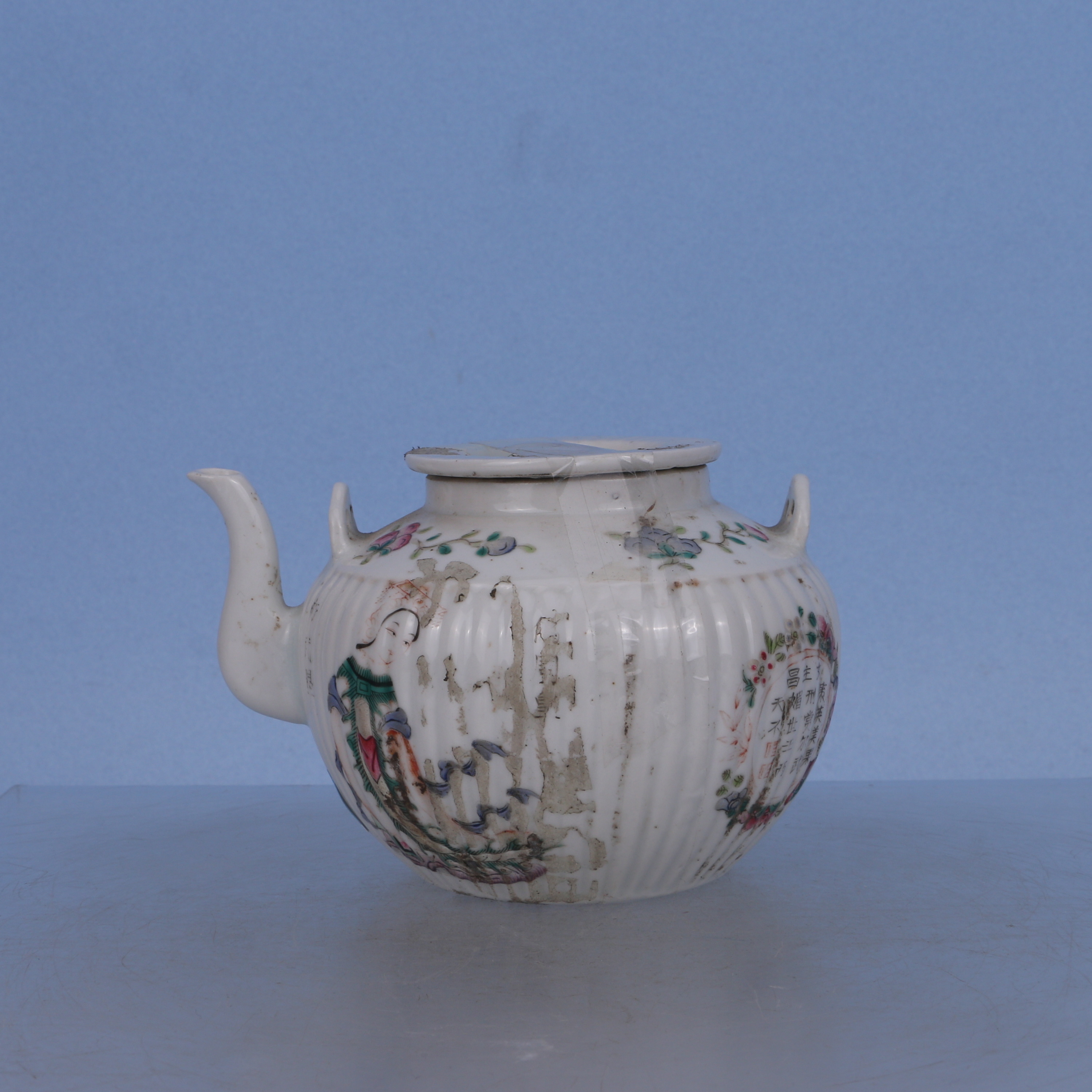 Lot333  道光    粉彩无双谱瓜棱茶壶