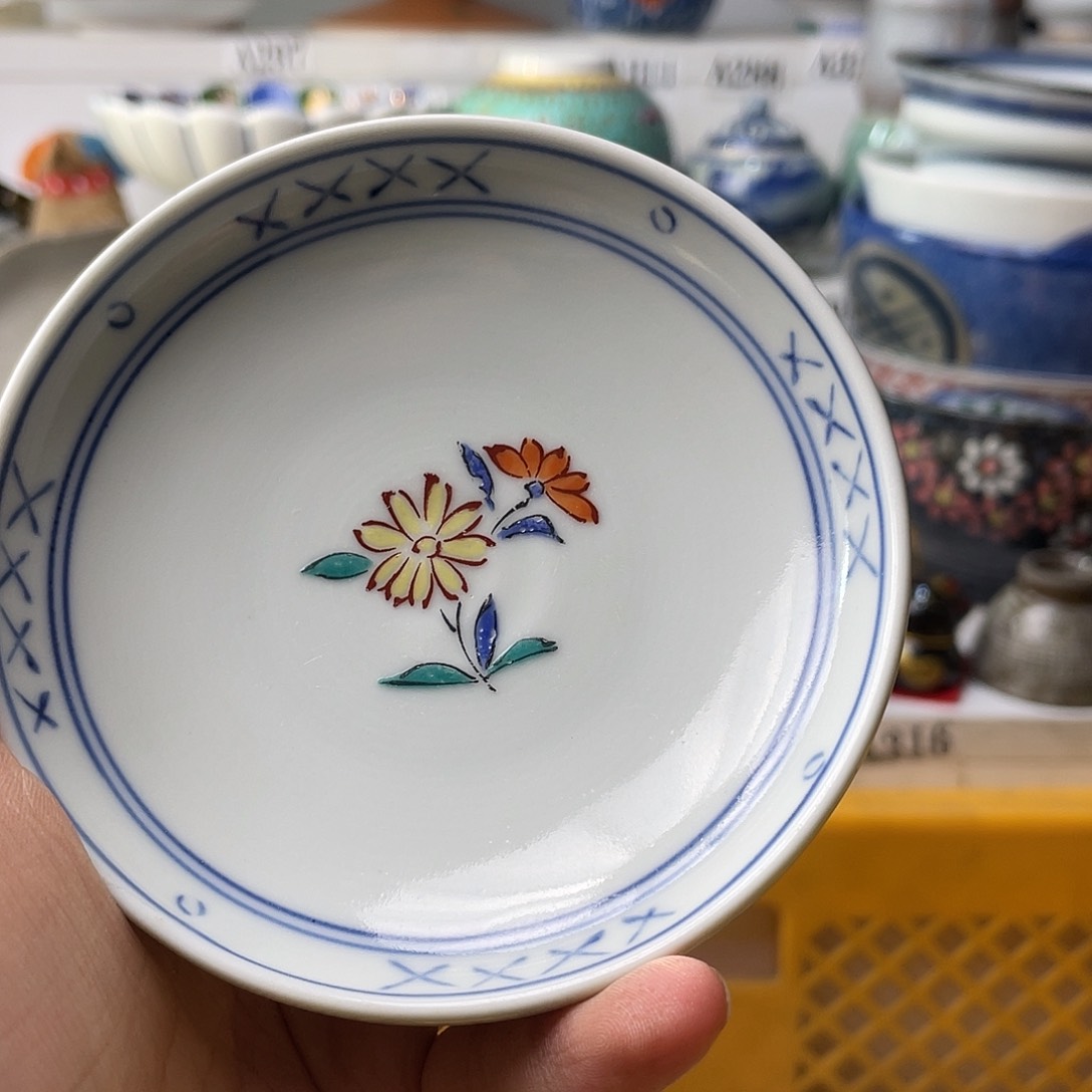 瓷片献****束哈哈哈我真的要把她打在脑