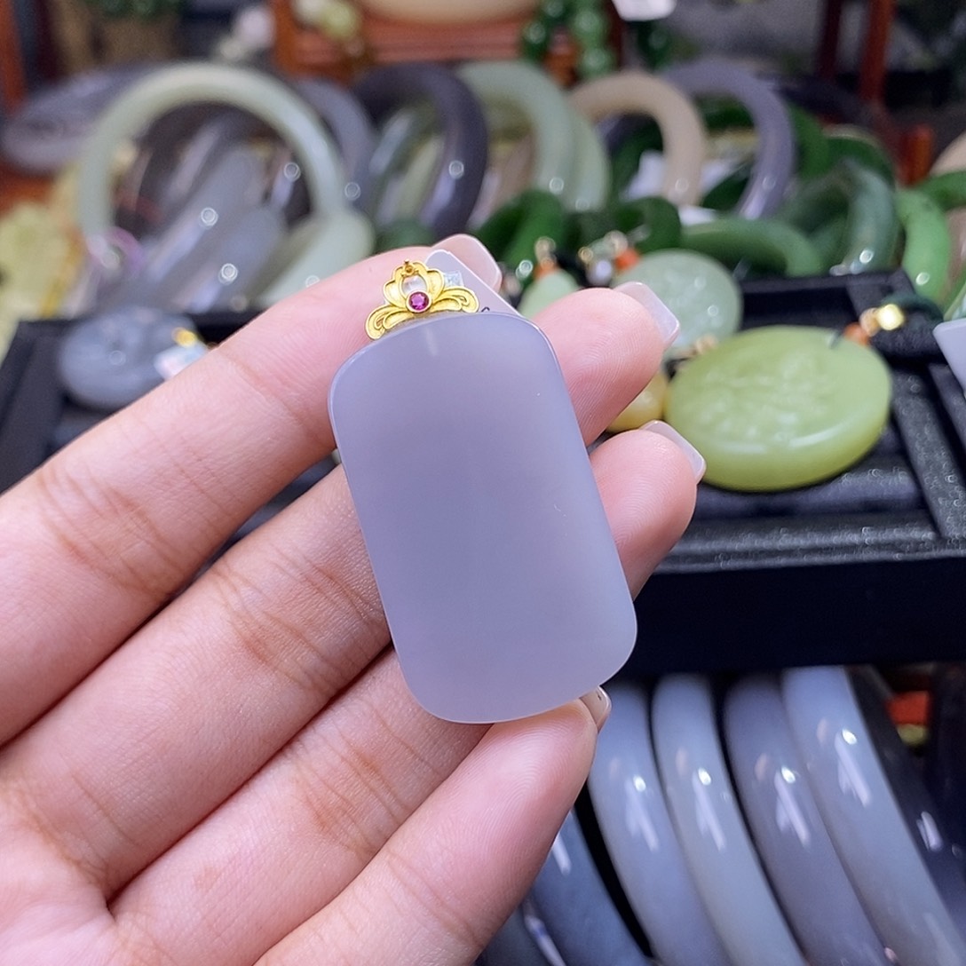 和田玉冰烟紫福利价金镶无事牌未镶嵌