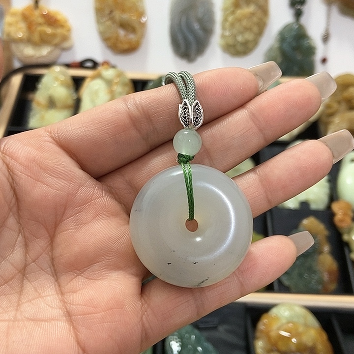 蛇纹石玉挂件未镶嵌