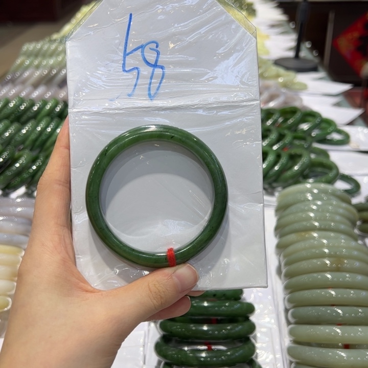 和田玉未镶嵌手镯和田玉