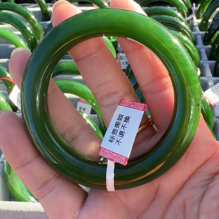 和田玉（碧玉）未镶嵌手镯