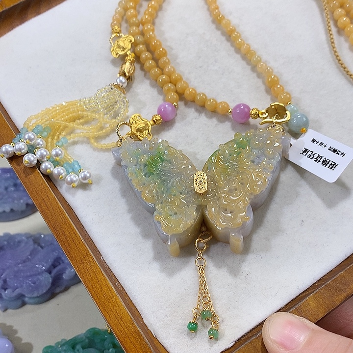 翡翠未镶嵌颈饰翡翠吊坠