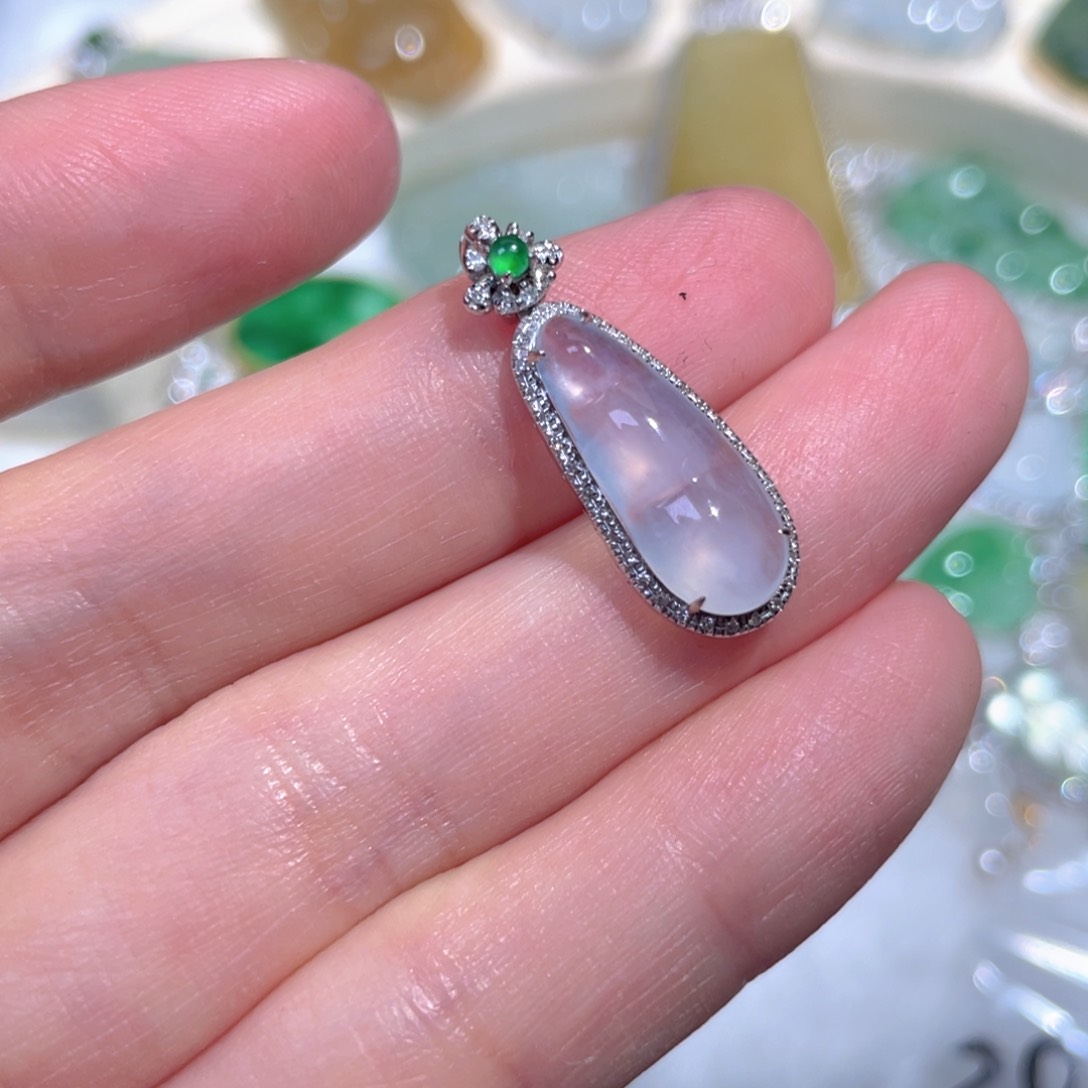 翡翠颈饰18K金镶嵌翡翠