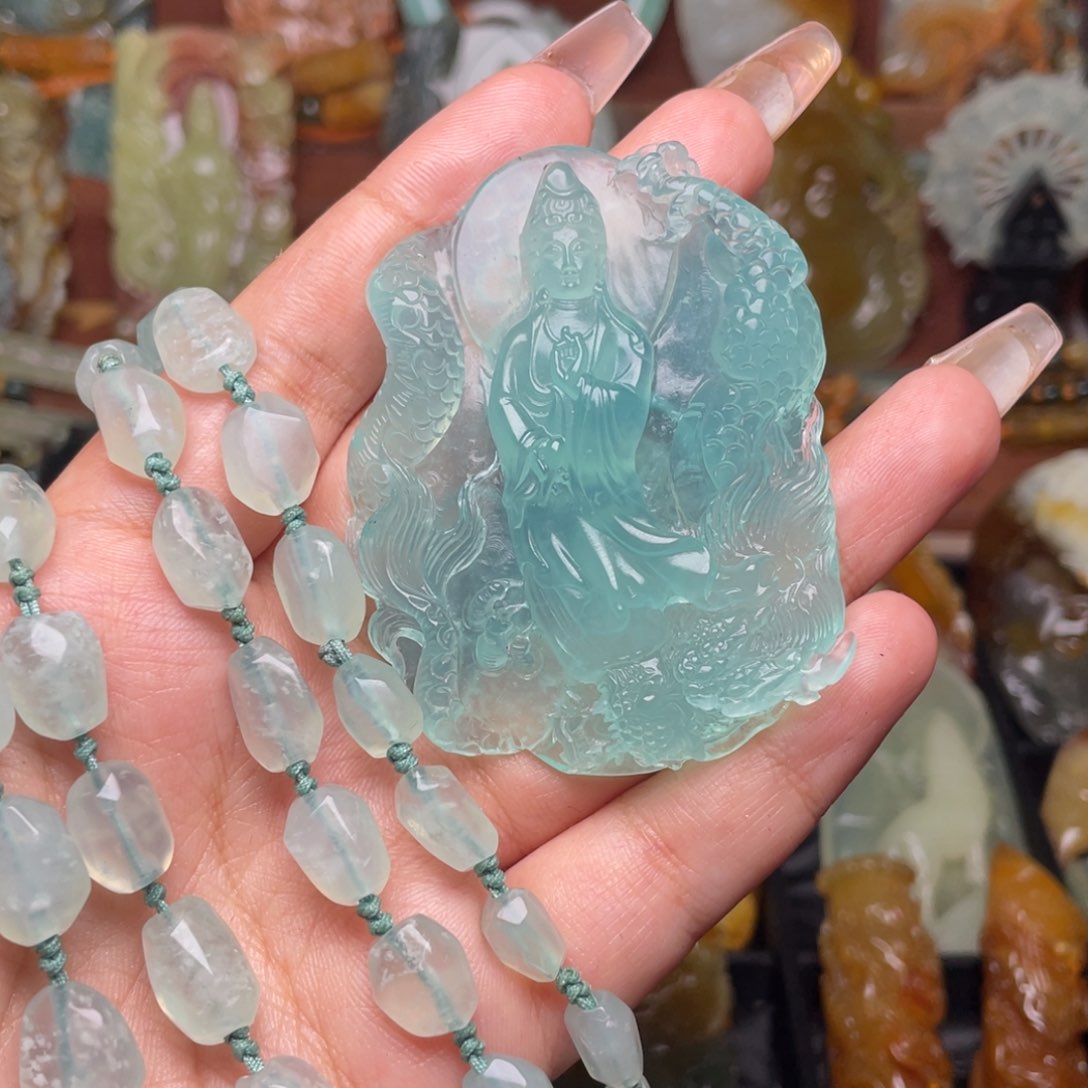 蛇纹石玉未镶嵌颈饰肉**团