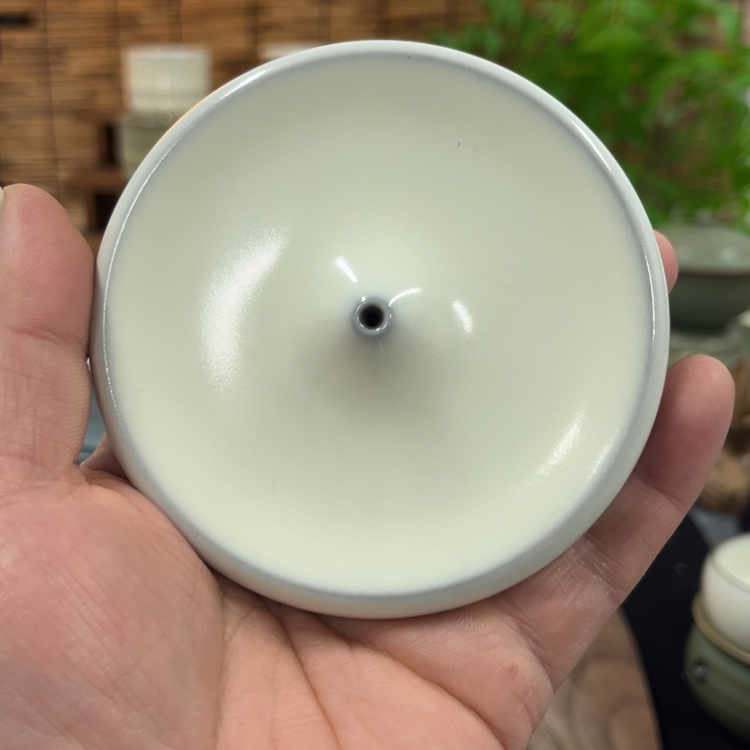 杯官瓷，像插月白釉（带证书礼盒）