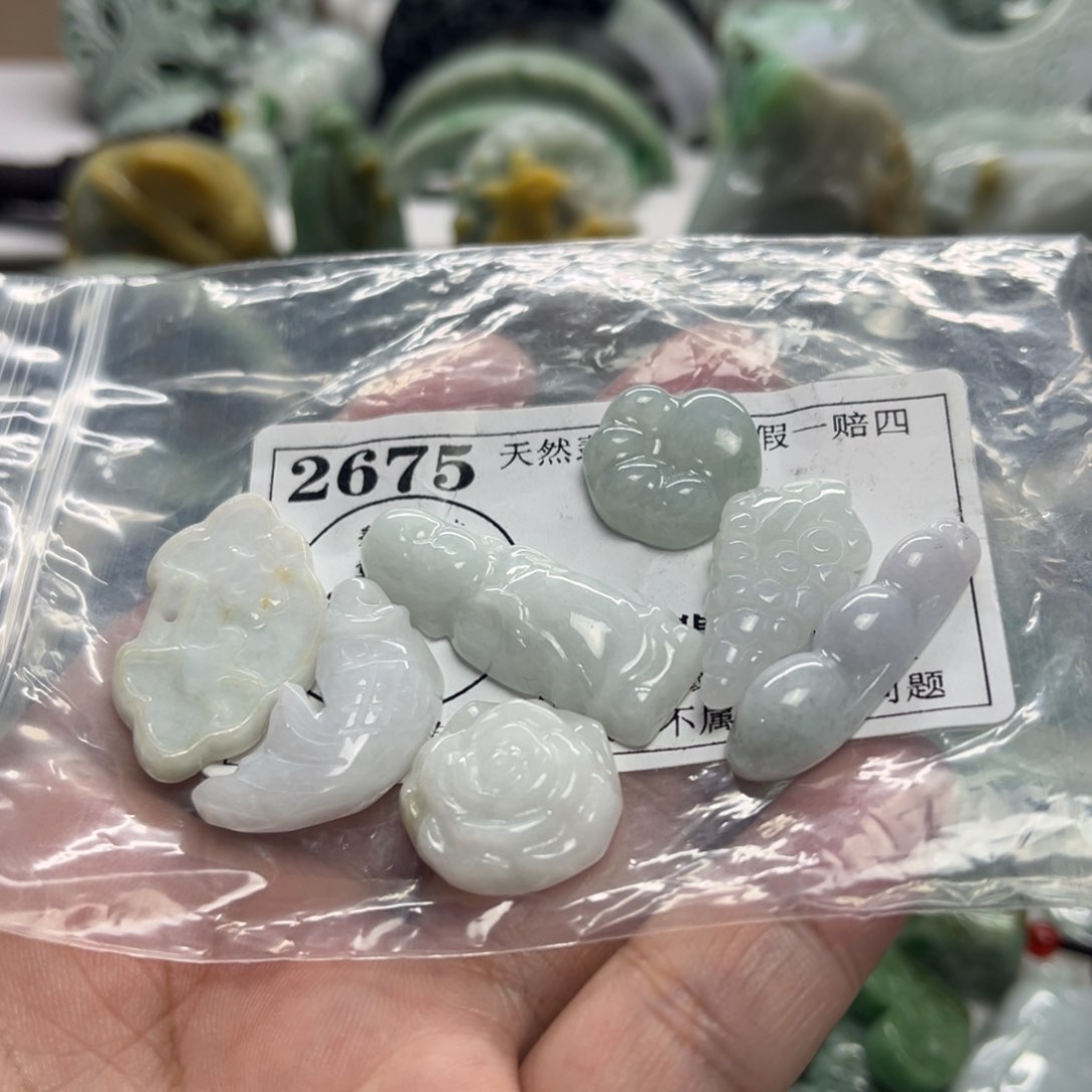 翡翠未镶嵌吊坠(不含链)2675