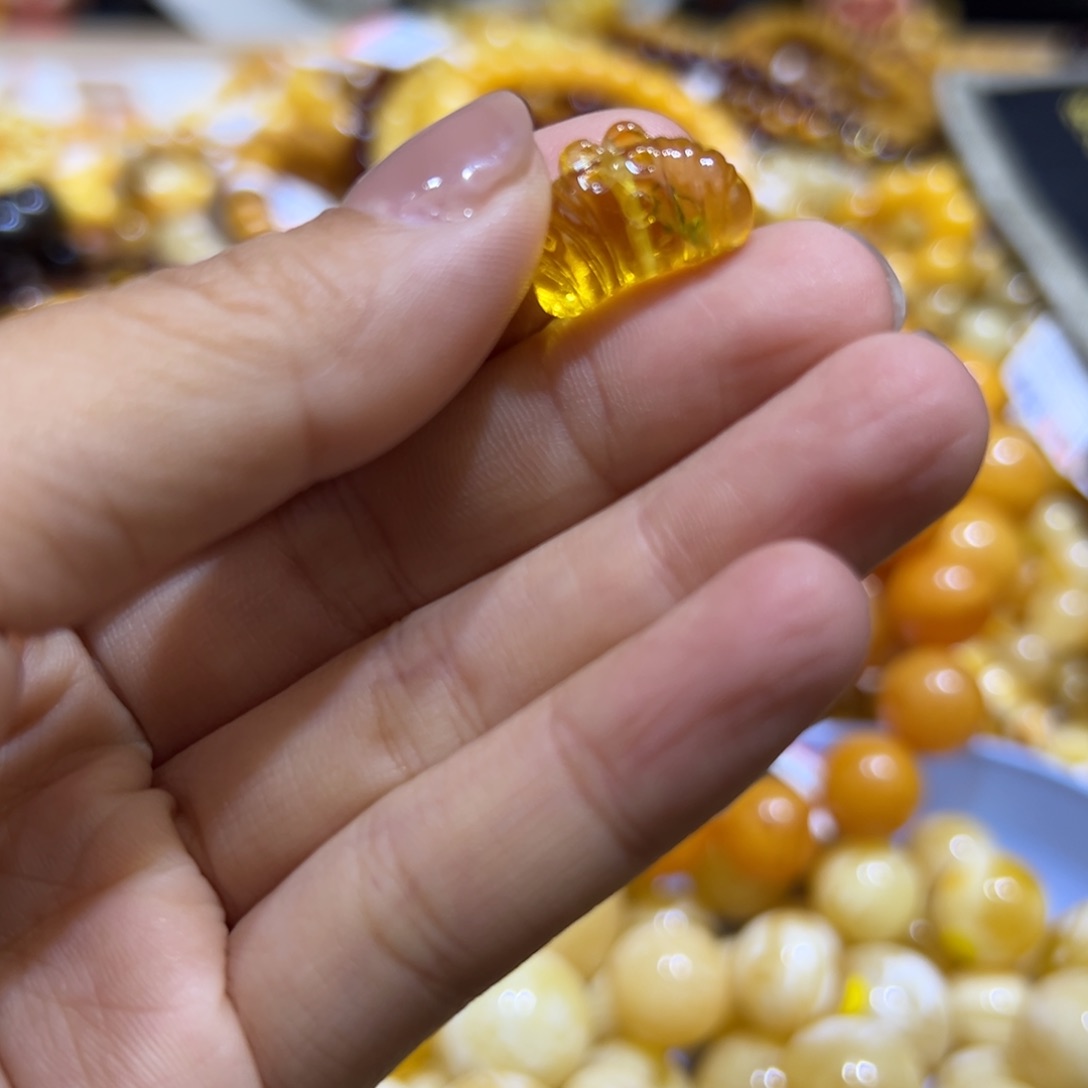 琥珀珠宝奇石未镶嵌