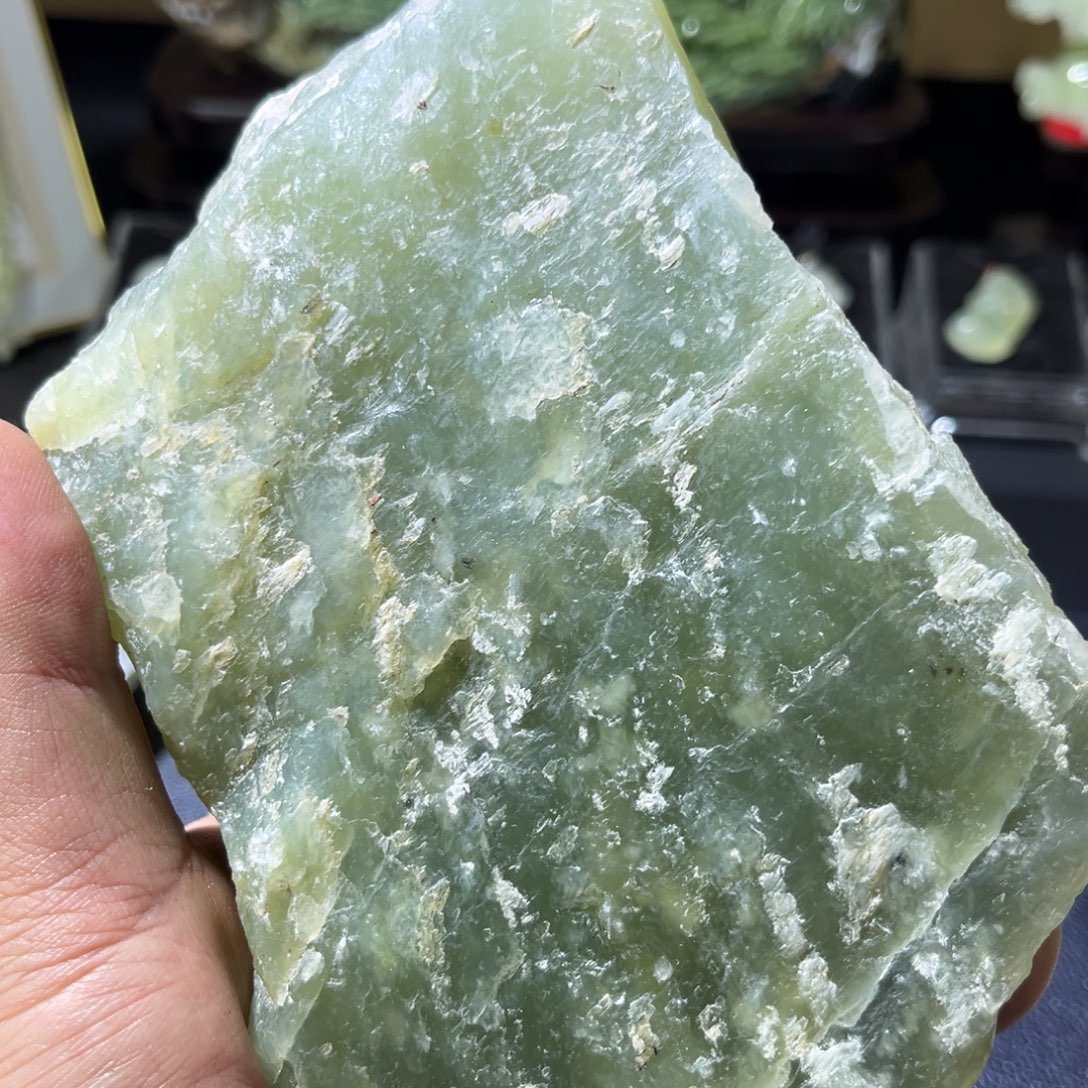 一***水蛇纹石玉未镶嵌珠宝奇石