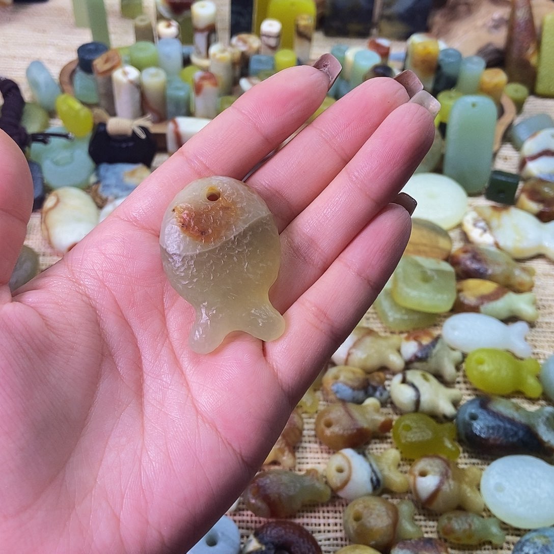 未镶嵌蛇纹石玉挂件浮*丶