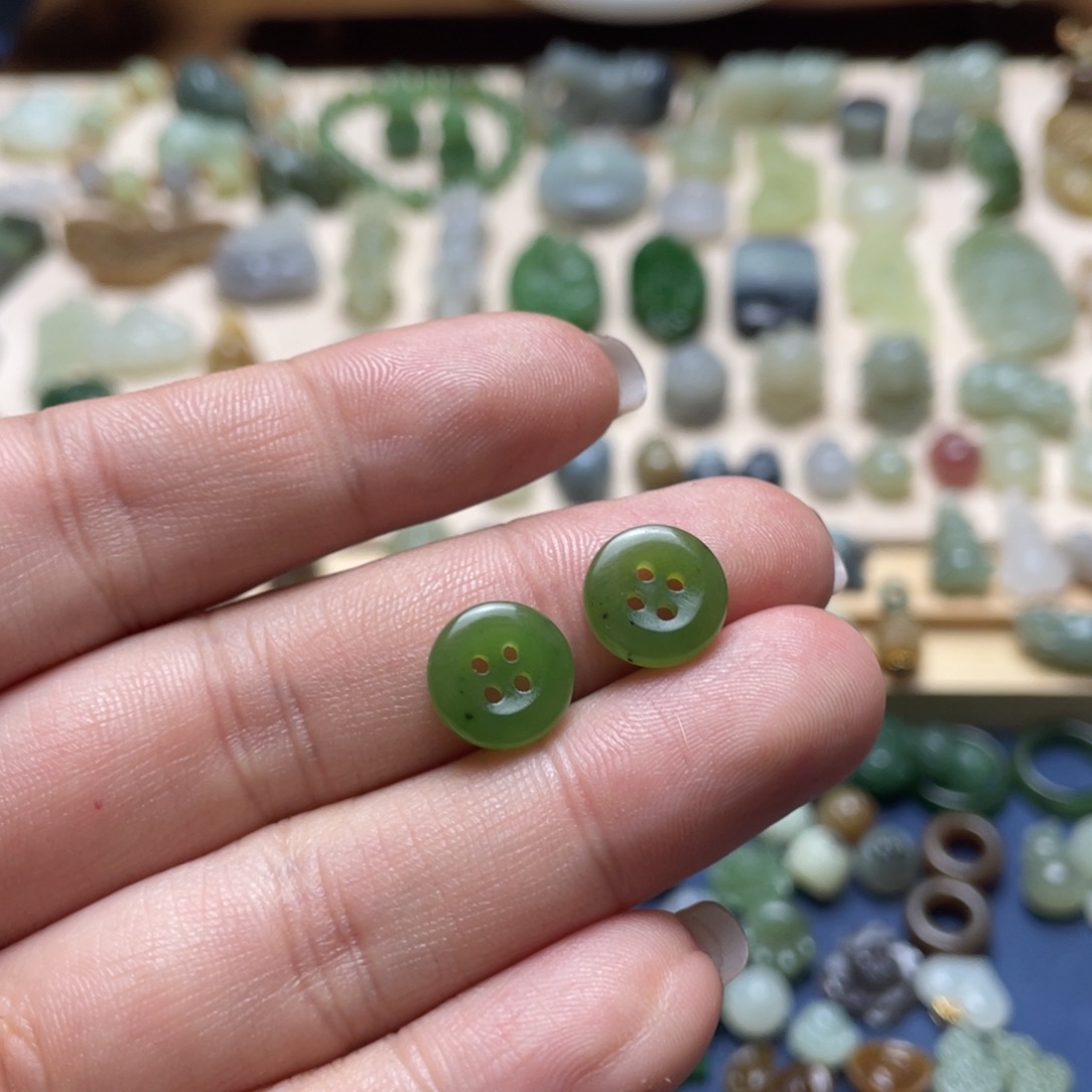 和田玉未镶嵌吊坠(不含链)一对