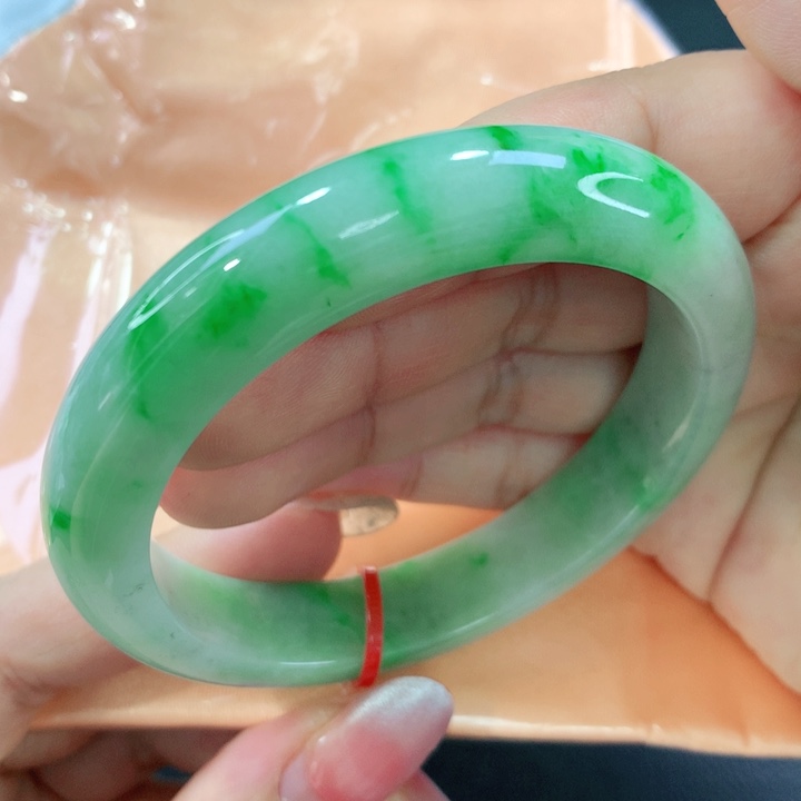 翡翠手镯未镶嵌03。