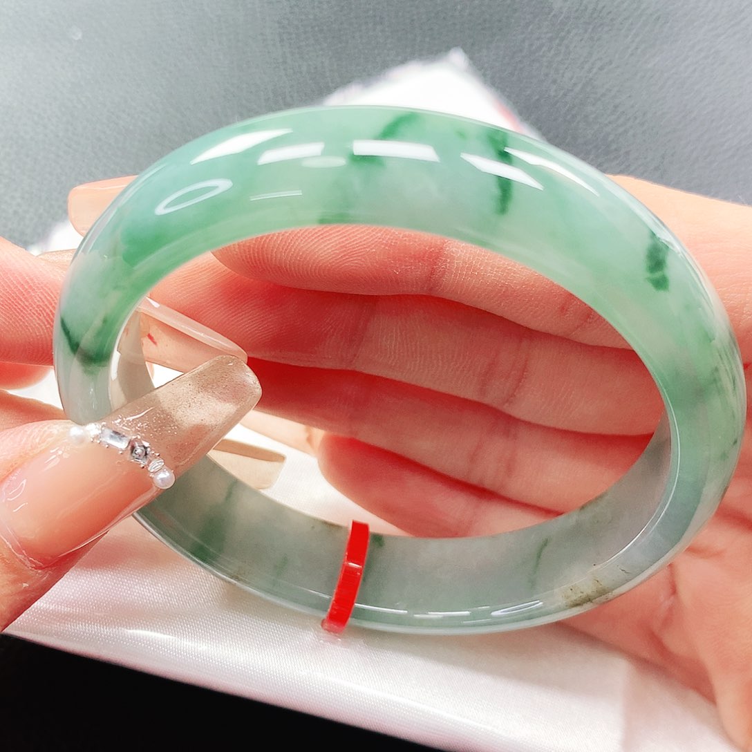 翡翠手镯未镶嵌54圈