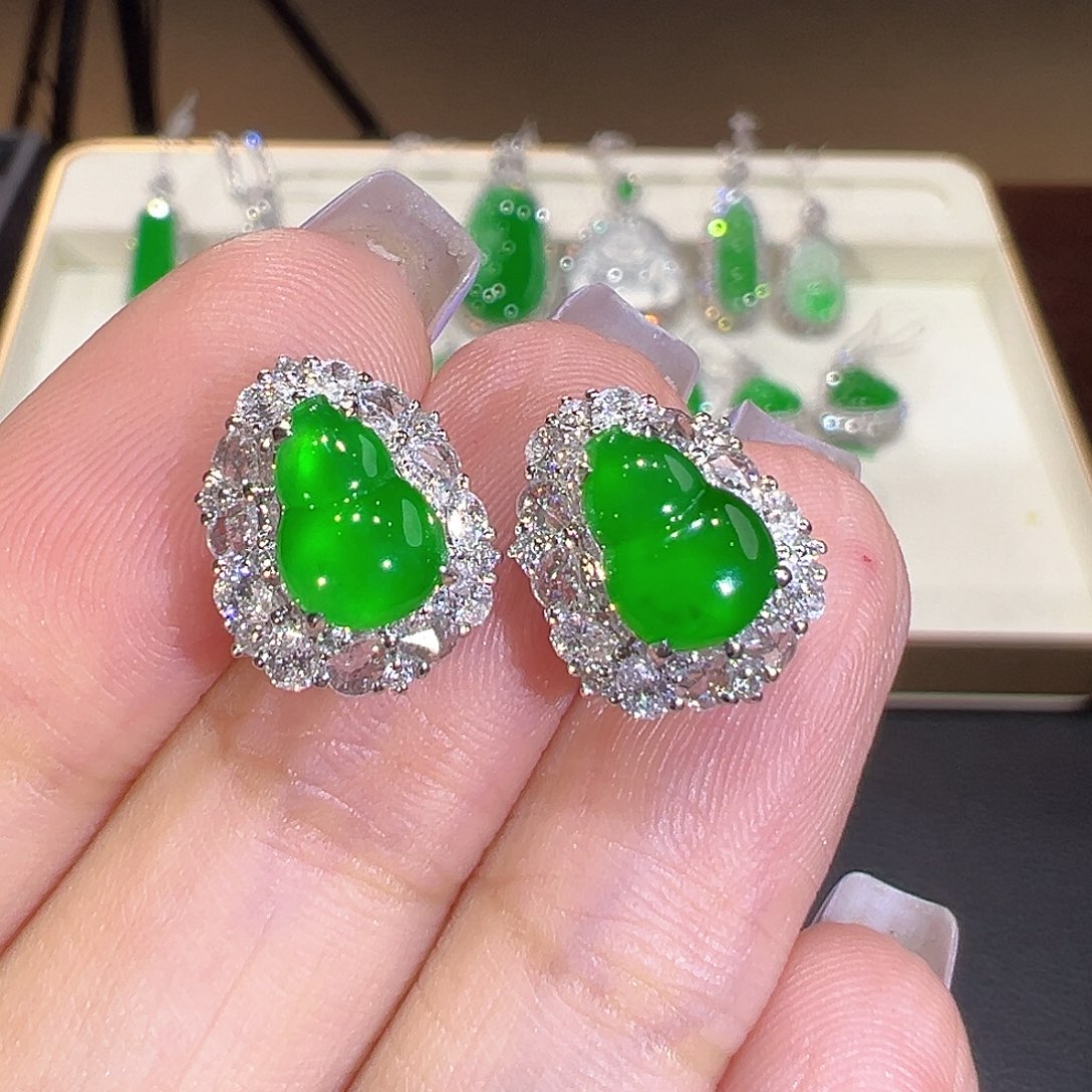翡翠18K金镶嵌耳钉翡翠