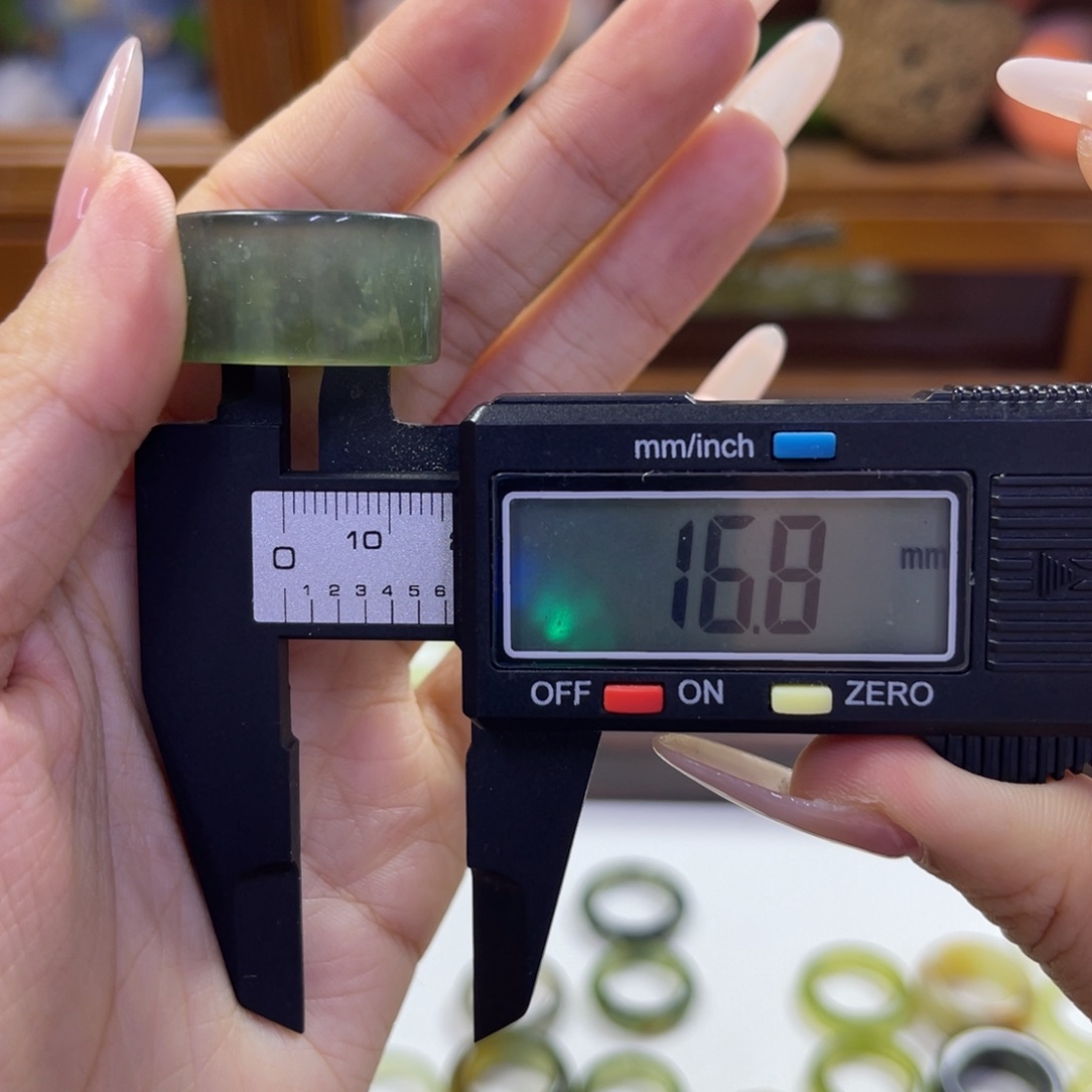 蛇纹石玉未镶嵌手镯37