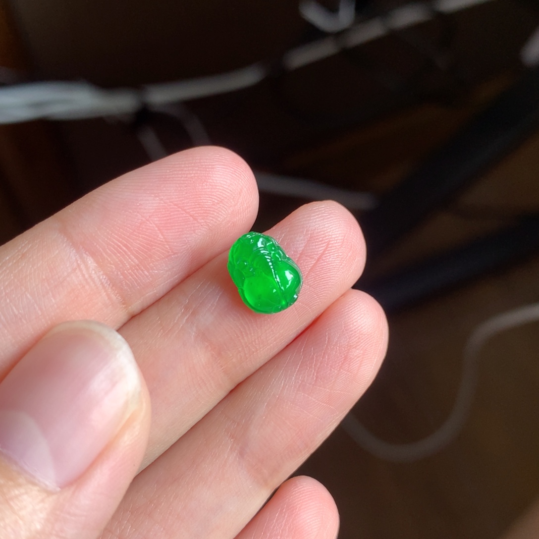 颈饰未镶嵌翡翠高冰绿貔貅