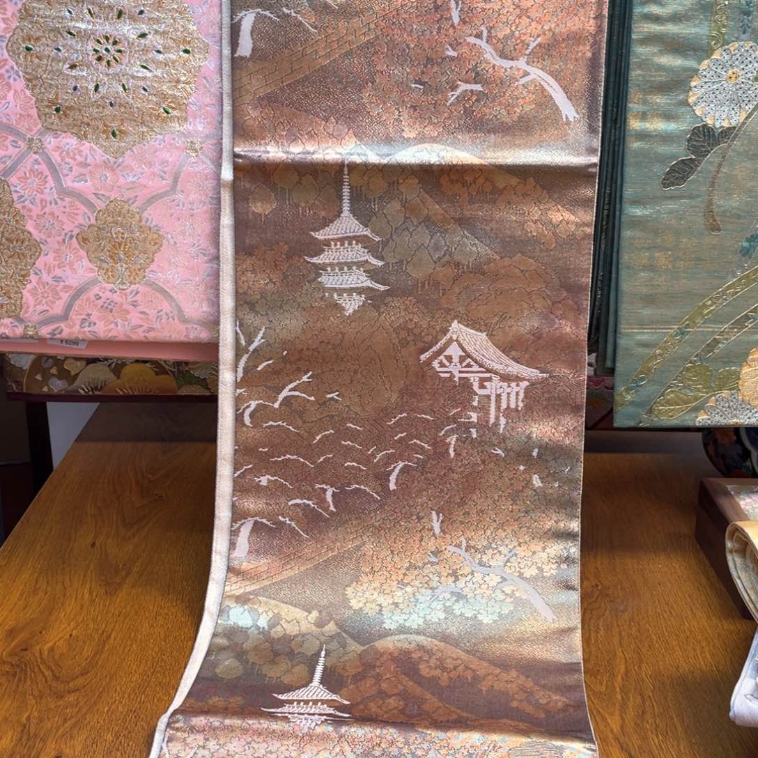 织绣杨**儿古铜色风景建筑