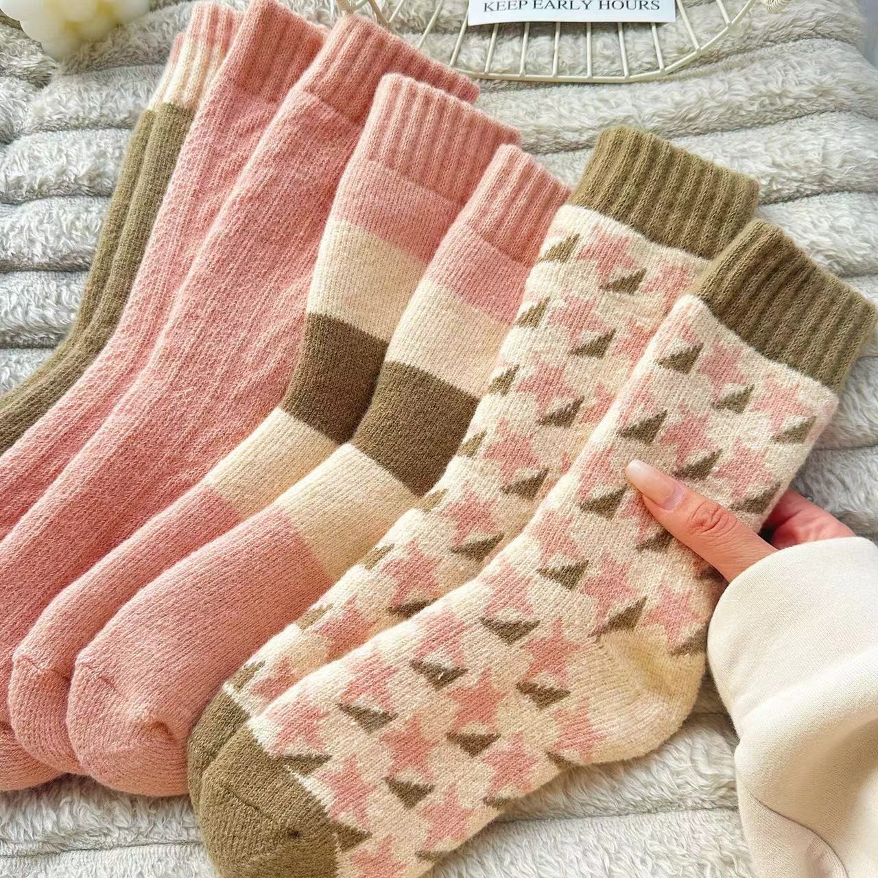 秋冬款毛圈厚袜子女潮款纯色冬天加绒加厚高筒保暖拼接长袜中筒袜